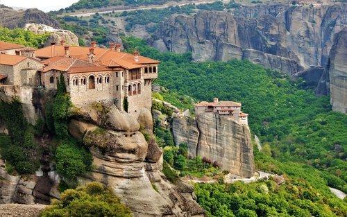 Best Coastal Escapes Near Athens for a Day Trip